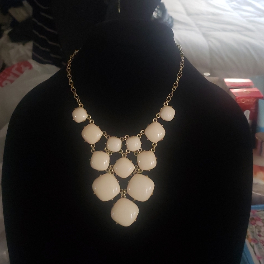 Beige necklace beautiful and elegant - Picture 1 of 5